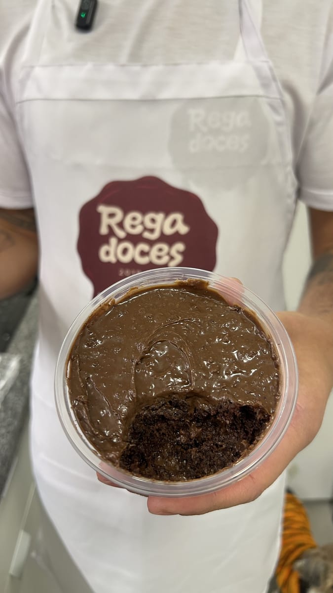 Bolo Molhadão c/ Crocante de Ovomaltine no Pote
