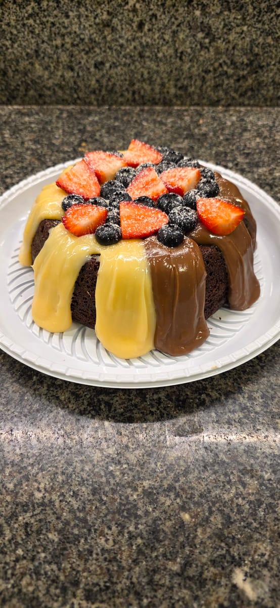 Mini Bolo Molhadão 17cm c/ Frutas Vermelhas